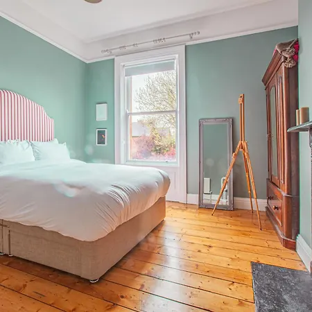 Victorian-chic 3bd Family Dublin!